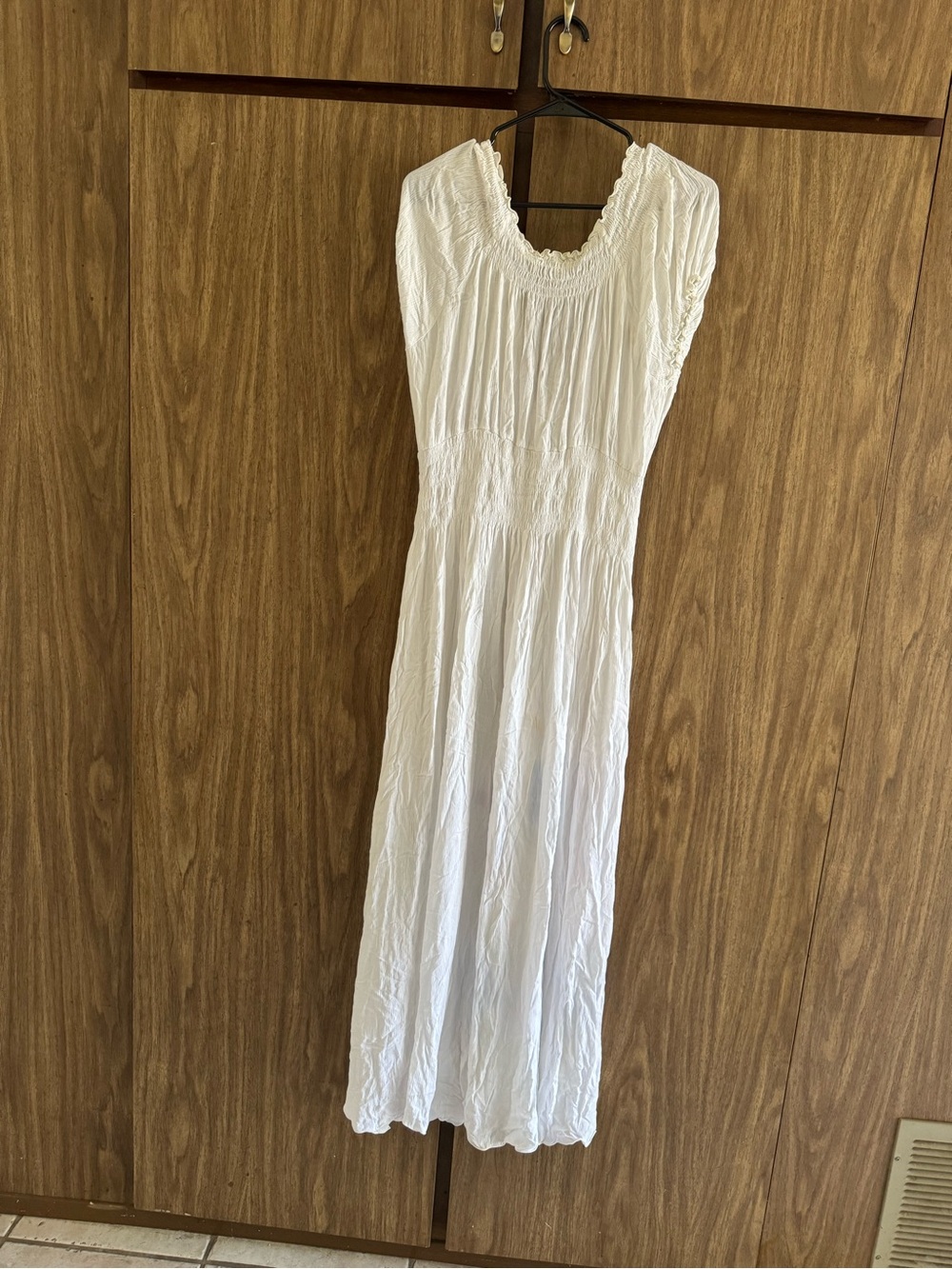Lotus Traders White Floral V-Neck Maxi Dress 100% Rayon - Picture 2 of 6